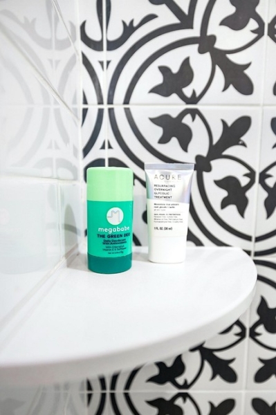 Полка в ванную комнату: виды, варианты размещения и 72 стильных фото в интерьере