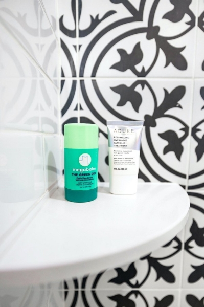 Полка в ванную комнату: виды, варианты размещения и 72 стильных фото в интерьере