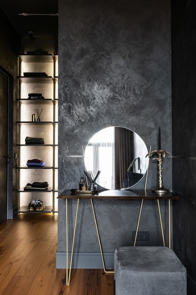 Темные цвета и много лепнины: квартира в старом фонде Санкт-Петербурга 