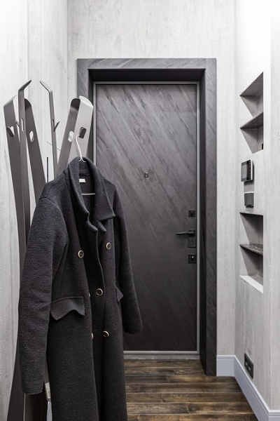 Темные цвета и много лепнины: квартира в старом фонде Санкт-Петербурга 