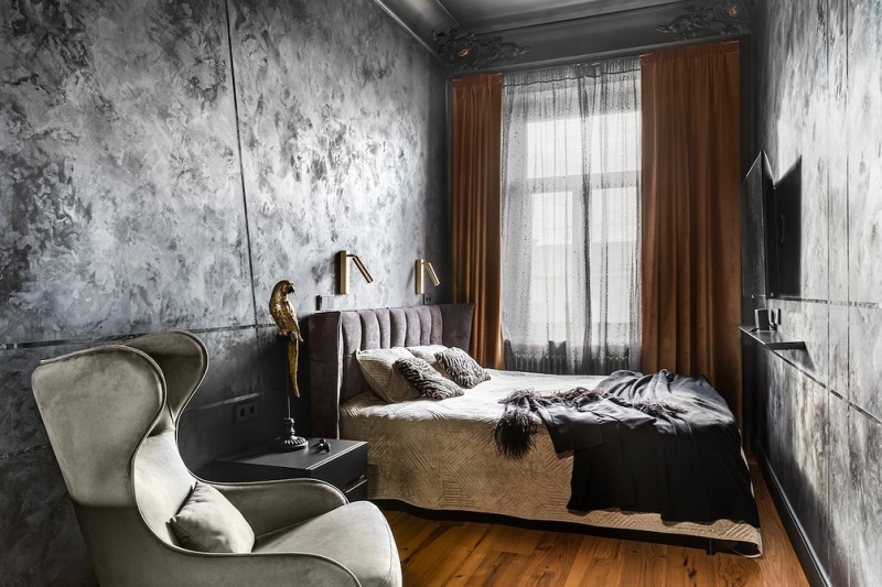 Темные цвета и много лепнины: квартира в старом фонде Санкт-Петербурга 