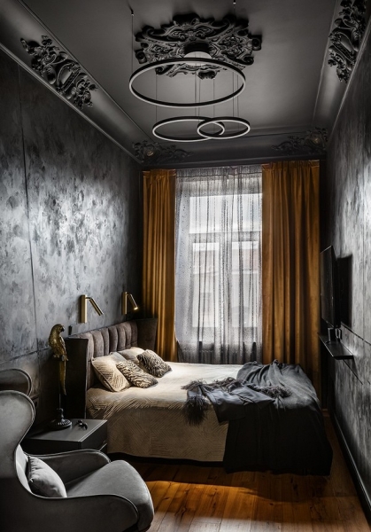 Темные цвета и много лепнины: квартира в старом фонде Санкт-Петербурга 