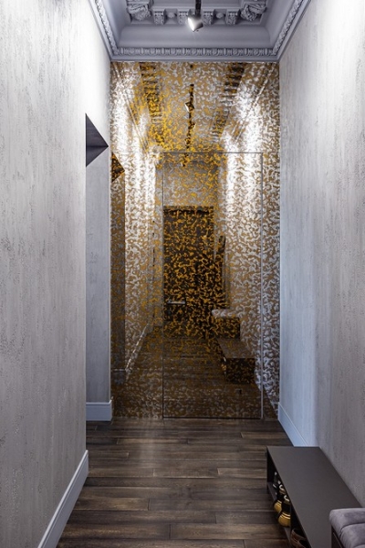 Темные цвета и много лепнины: квартира в старом фонде Санкт-Петербурга 