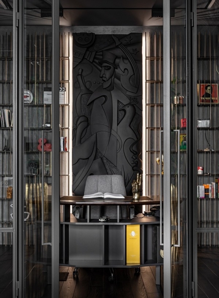 Темные цвета и много лепнины: квартира в старом фонде Санкт-Петербурга 