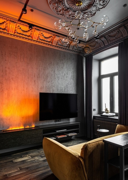 Темные цвета и много лепнины: квартира в старом фонде Санкт-Петербурга 