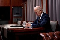 Евросоюз ввел десятый пакет санкций против России