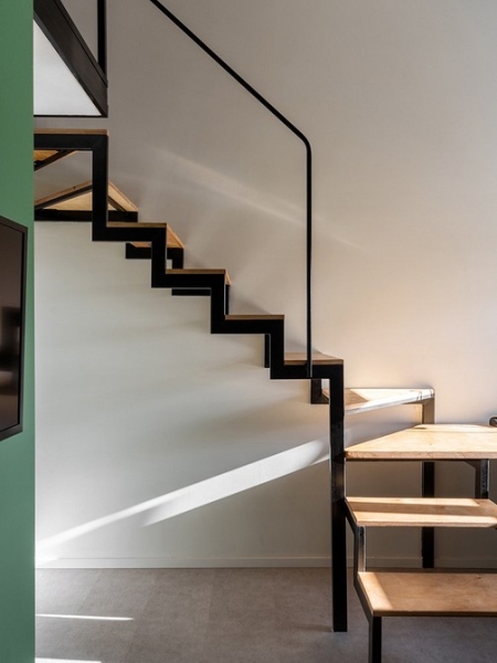 Как дизайнер увеличила площадь 20-метровых апартаментов в 1,5 раза и оформила визуально просторный интерьер