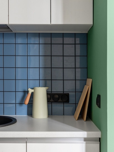 Как дизайнер увеличила площадь 20-метровых апартаментов в 1,5 раза и оформила визуально просторный интерьер