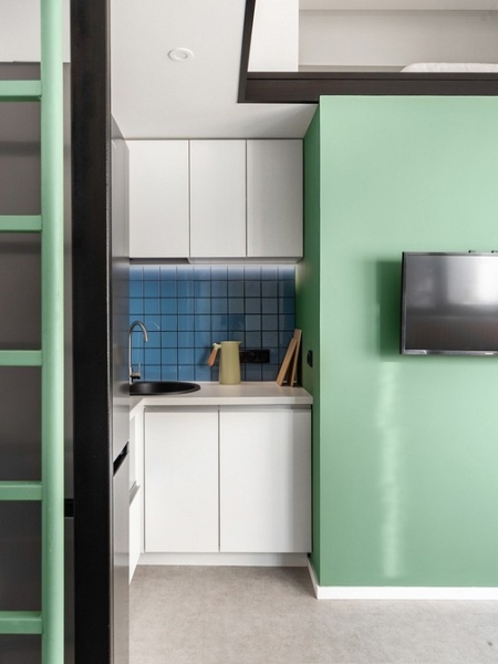 Как дизайнер увеличила площадь 20-метровых апартаментов в 1,5 раза и оформила визуально просторный интерьер