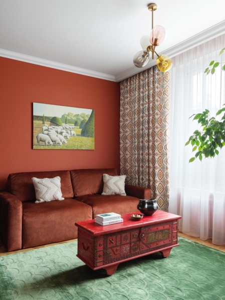 Квартира 56 м² с разноцветными витражами в Петербурге