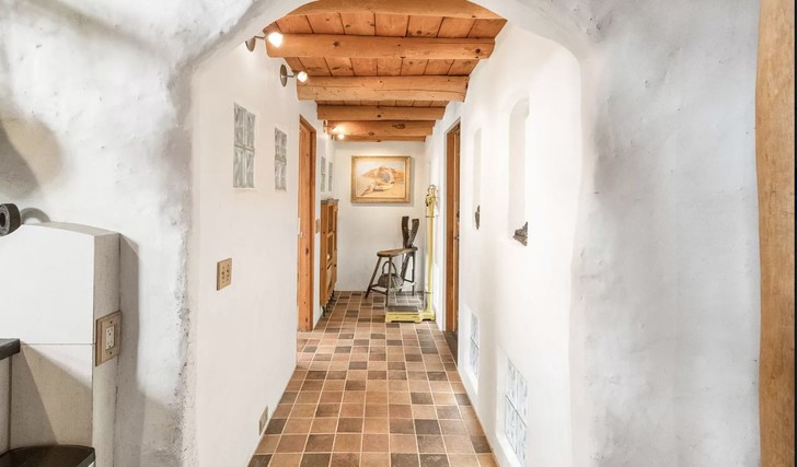 Необычный дом-избушка скульптора Дафны Пульсифер&nbsp;&mdash; его можно купить!