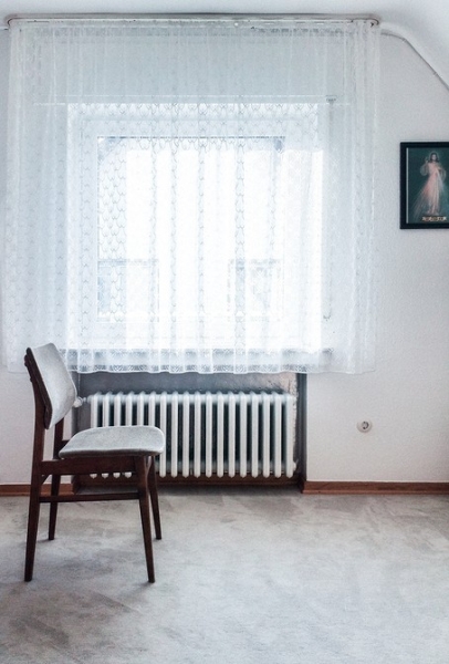 Белый тюль в интерьере: советы по выбору и 80 фотопримеров актуального дизайна