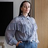 
                                Спокойная палитра и функциональная планировка: квартира 49 кв. м для молодой девушки                            