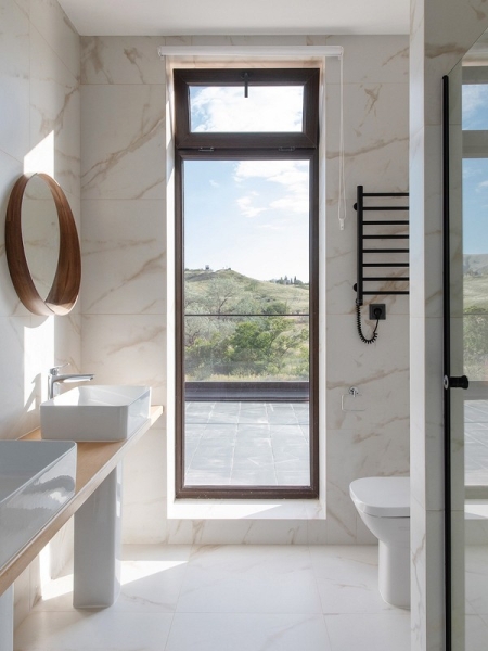 Таунхаус у Черного моря для большой семьи с четырьмя детьми