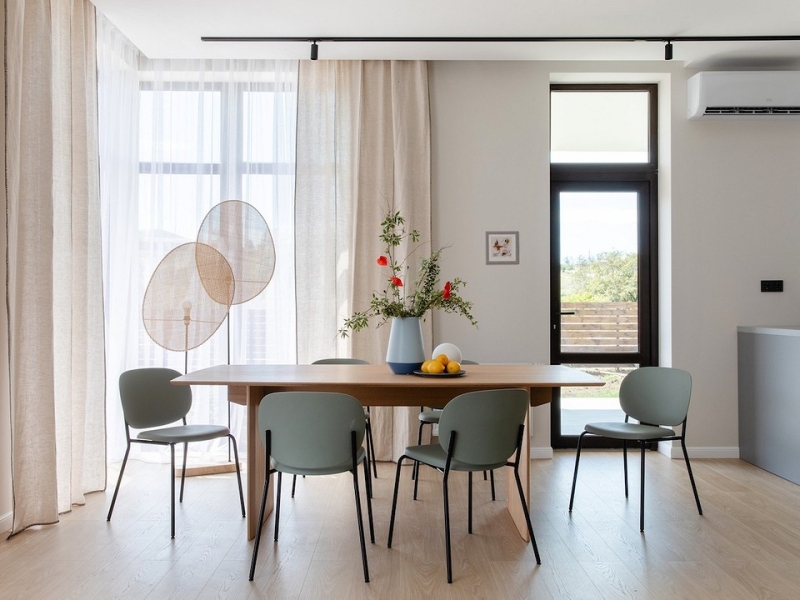 Таунхаус у Черного моря для большой семьи с четырьмя детьми