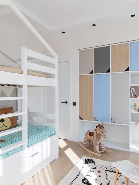 Таунхаус у Черного моря для большой семьи с четырьмя детьми