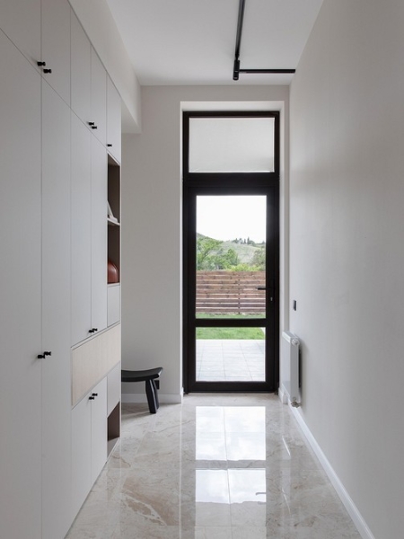 Таунхаус у Черного моря для большой семьи с четырьмя детьми