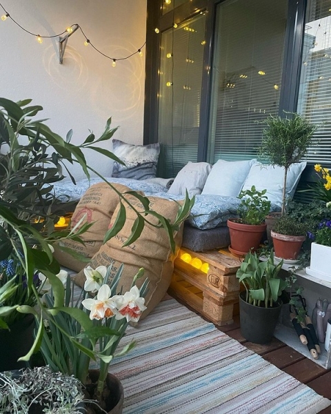 
                                7 вдохновляющих примеров обустройства балкона для теплого времени года                            