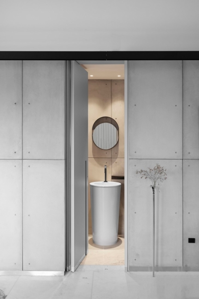 Белая квартира для ценителей бразильского модернизма