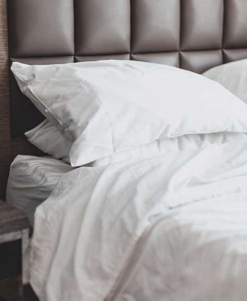 Как красиво заправить кровать: идеи, лайфхаки и 85 фото, которые вас вдохновят