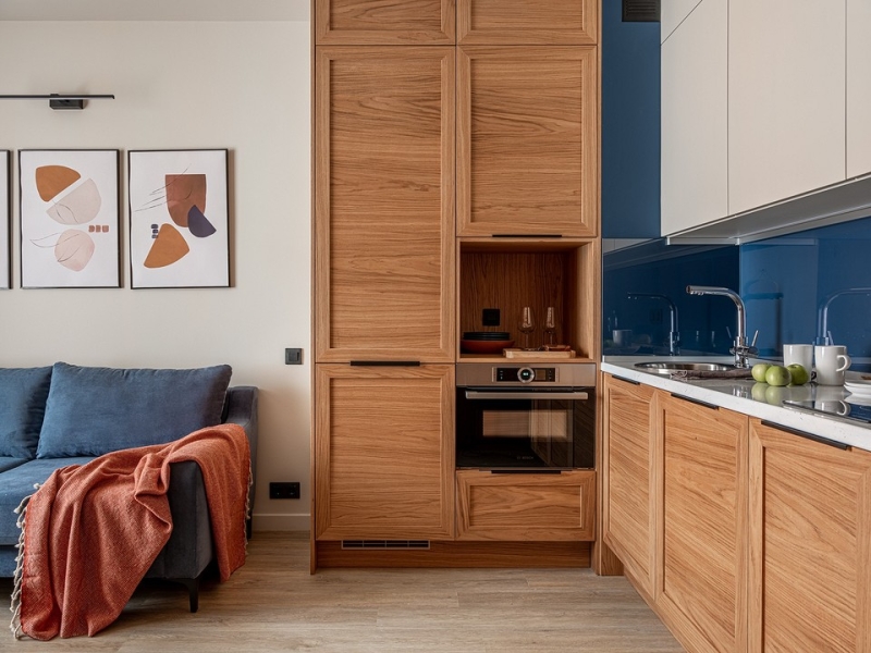 Как на 36 кв. м уместили все: маленькая квартира со спальней, кухней-гостиной и двумя гардеробными