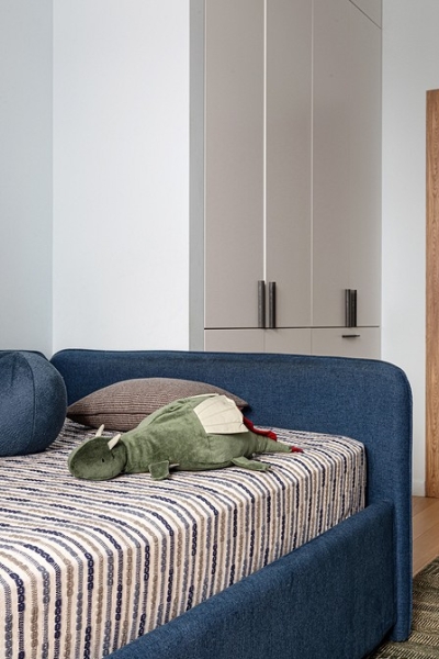 Как сделать в трешке три спальни и гостиную? Пример квартиры для семьи в доме 1957 года (фото до и после)