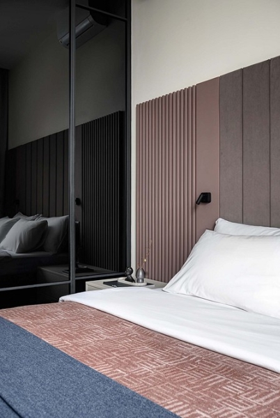 Как в однокомнатной квартире 36 кв. м выделить спальню, кухню-гостиную и гардеробную? Реальный пример интерьера