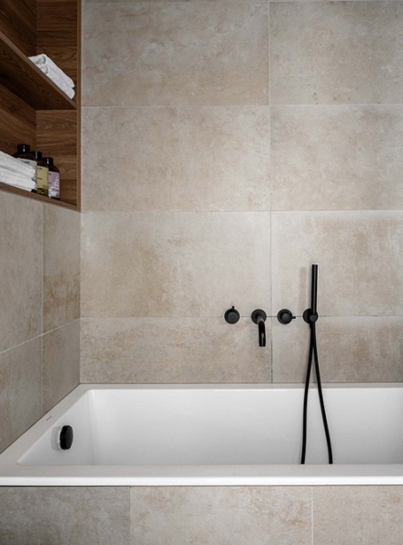 Как в однокомнатной квартире 36 кв. м выделить спальню, кухню-гостиную и гардеробную? Реальный пример интерьера