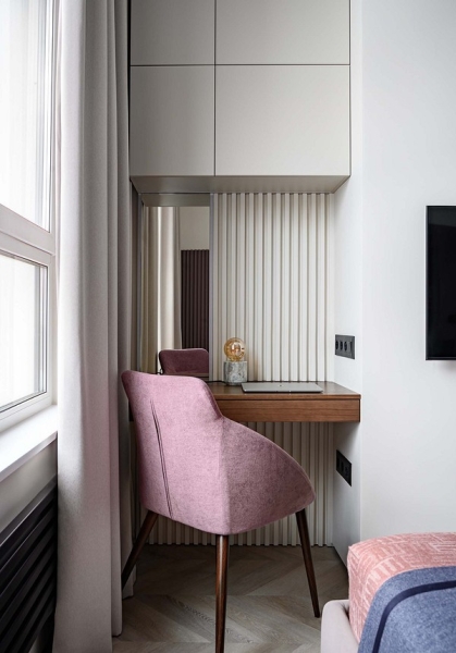 Как в однокомнатной квартире 36 кв. м выделить спальню, кухню-гостиную и гардеробную? Реальный пример интерьера