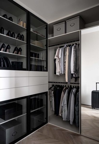 Как в однокомнатной квартире 36 кв. м выделить спальню, кухню-гостиную и гардеробную? Реальный пример интерьера