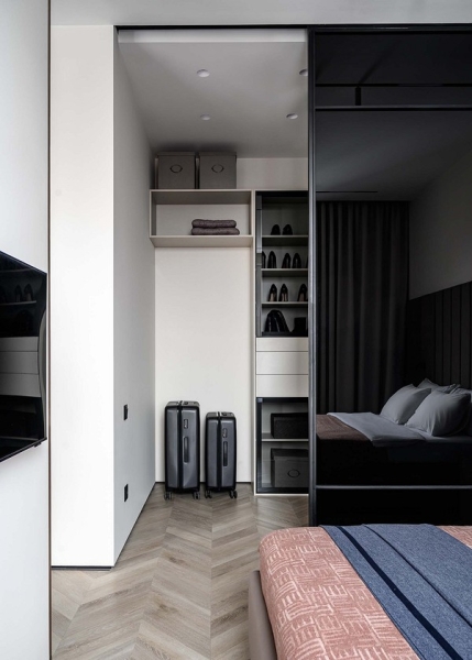 Как в однокомнатной квартире 36 кв. м выделить спальню, кухню-гостиную и гардеробную? Реальный пример интерьера