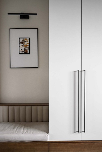 Как в однокомнатной квартире 36 кв. м выделить спальню, кухню-гостиную и гардеробную? Реальный пример интерьера