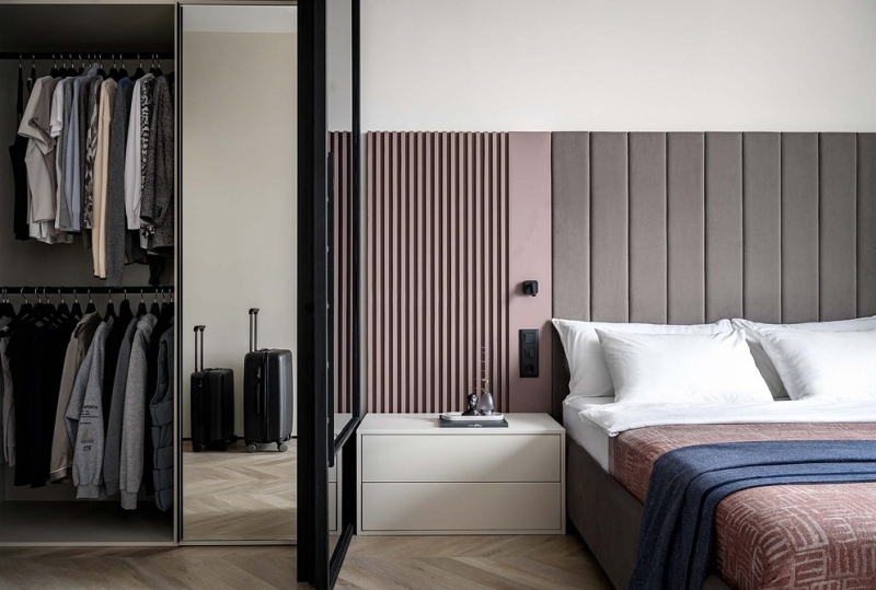 Как в однокомнатной квартире 36 кв. м выделить спальню, кухню-гостиную и гардеробную? Реальный пример интерьера