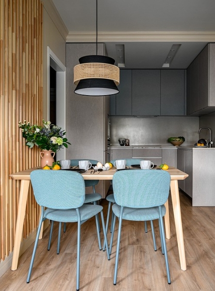 Кухня в коридоре и три отдельные спальни: семейная квартира 80 кв. м с перепланировкой от дизайнера