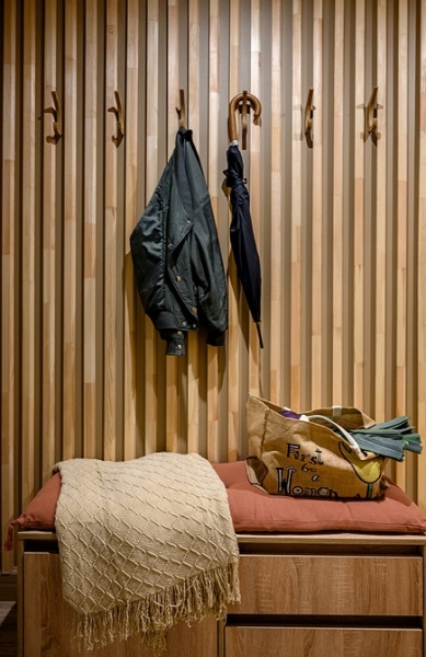 Кухня в коридоре и три отдельные спальни: семейная квартира 80 кв. м с перепланировкой от дизайнера