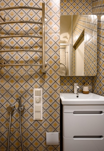 Кухня в коридоре и три отдельные спальни: семейная квартира 80 кв. м с перепланировкой от дизайнера