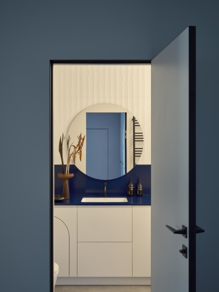 Лаконичная квартира 69 м² для врача-косметолога в Санкт-Петербурге