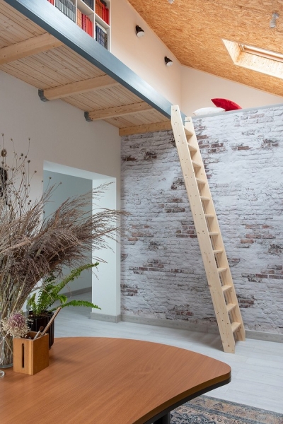 Необычная планировка и эффектный интерьер: уединенный загородный дом у поймы реки Дон