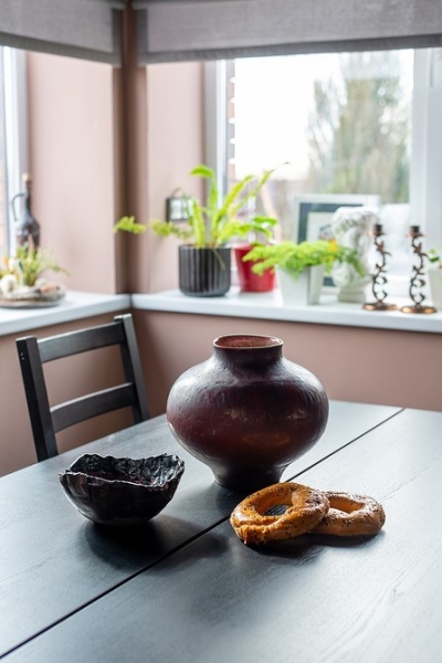 Необычная планировка и эффектный интерьер: уединенный загородный дом у поймы реки Дон