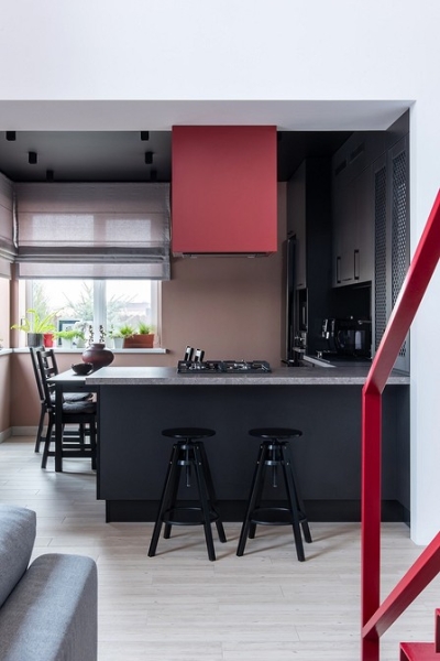 Необычная планировка и эффектный интерьер: уединенный загородный дом у поймы реки Дон