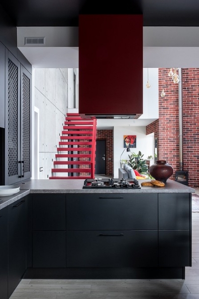 Необычная планировка и эффектный интерьер: уединенный загородный дом у поймы реки Дон