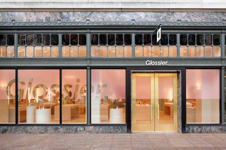 Пудра и мята: пастельный бутик Glossier в Бостоне