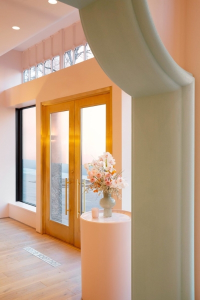 Пудра и мята: пастельный бутик Glossier в Бостоне