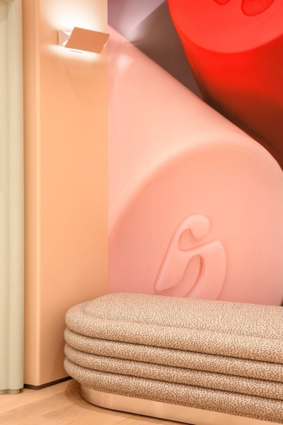 Пудра и мята: пастельный бутик Glossier в Бостоне