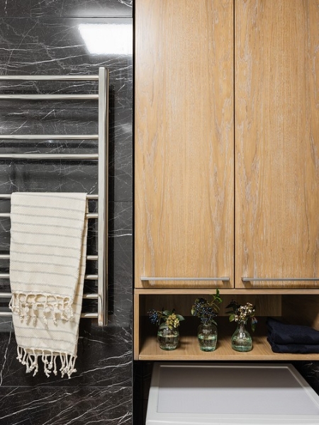 Современная классика в московской новостройке: квартира 58 кв. м для мужчины