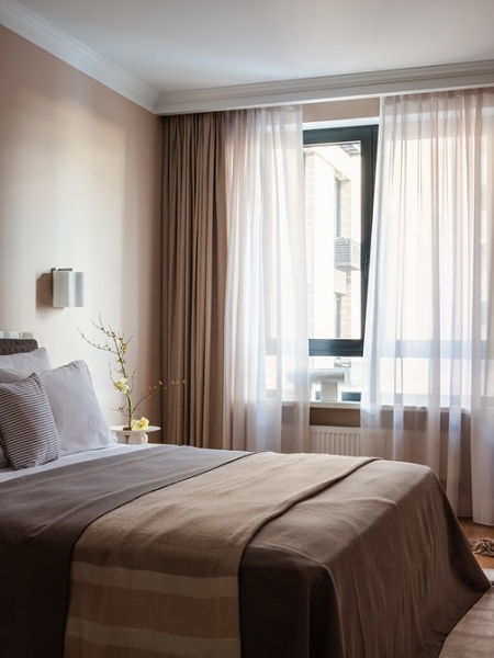 Современная классика в московской новостройке: квартира 58 кв. м для мужчины