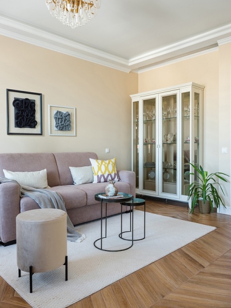 Современная классика в московской новостройке: квартира 58 кв. м для мужчины