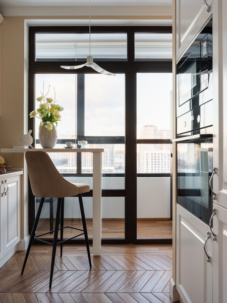 Современная классика в московской новостройке: квартира 58 кв. м для мужчины