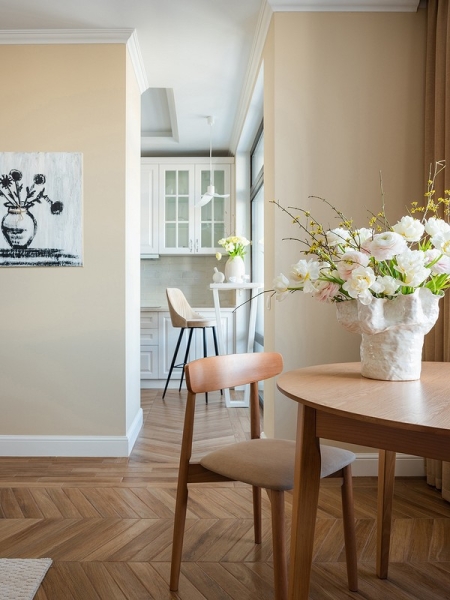 Современная классика в московской новостройке: квартира 58 кв. м для мужчины