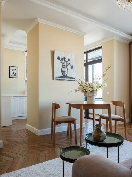 Современная классика в московской новостройке: квартира 58 кв. м для мужчины